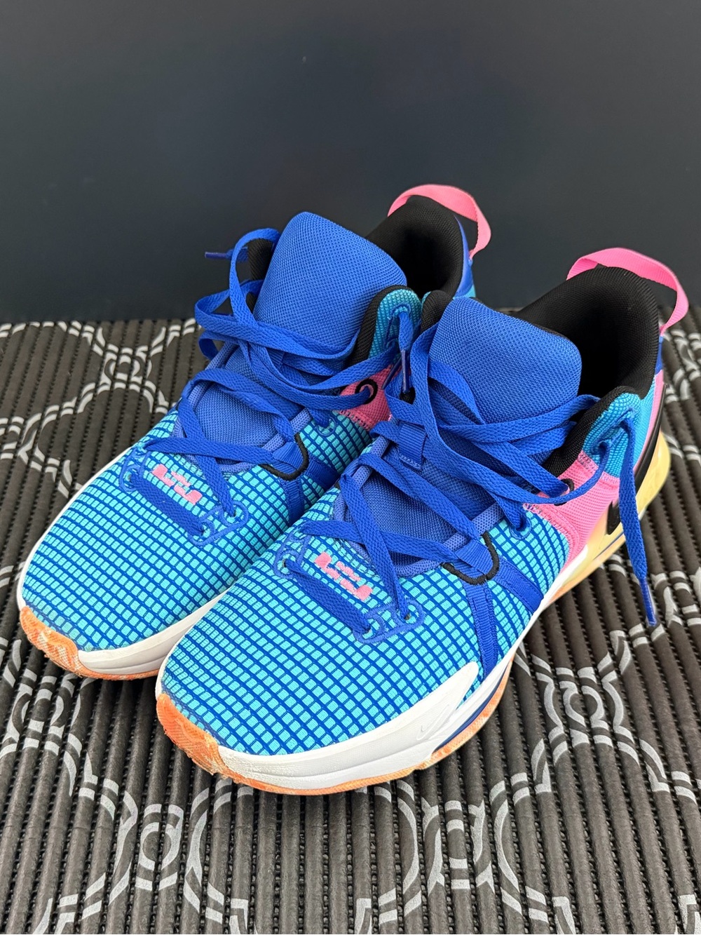 Men’s LeBron Witness 7 (Hyper Royal Blue Lightning White Black) DM1122-400